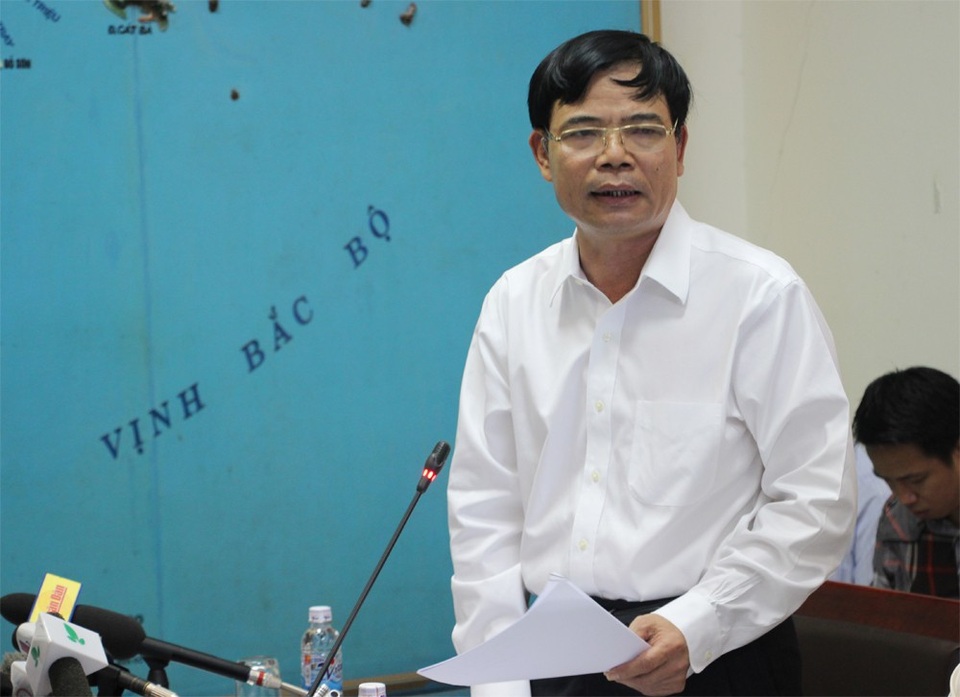 Bộ trưởng Nguyễn Xuân Cường chỉ đạo ứng phó với cơn bão số 3 trong năm 2017. (Ảnh: Nguyễn Dương).