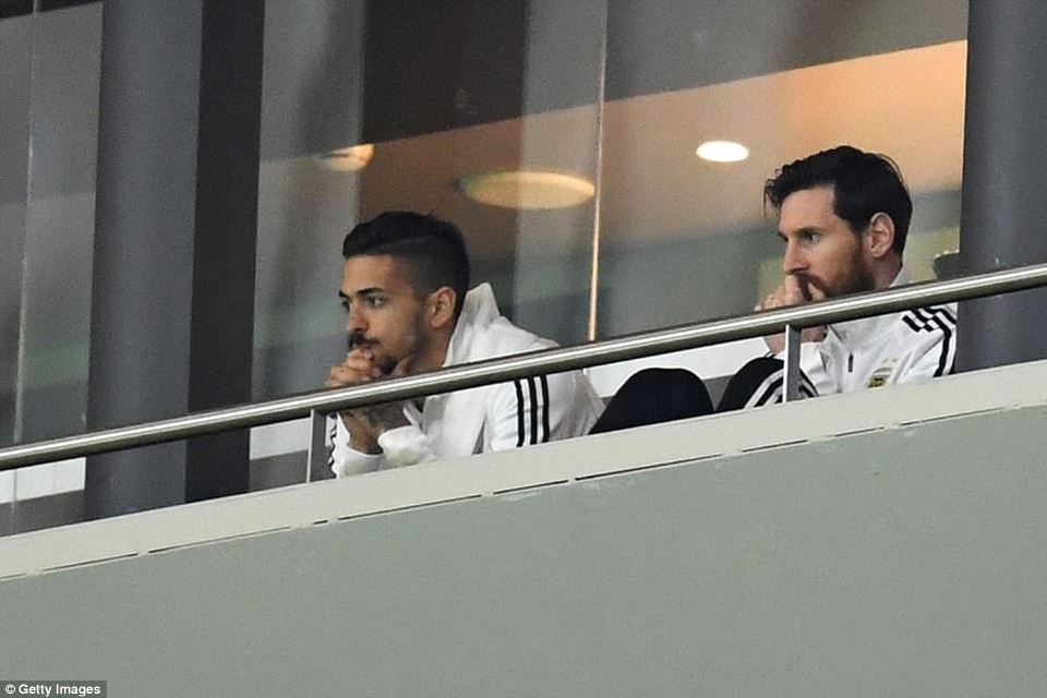 Tây Ban Nha hạ Argentina với tỷ số tennis trong ngày Messi vắng mặt - 18
Nỗi buồn của Messi trên khán đài, anh tiếp tục không ra sân ở trận gặp Tây Ban Nha