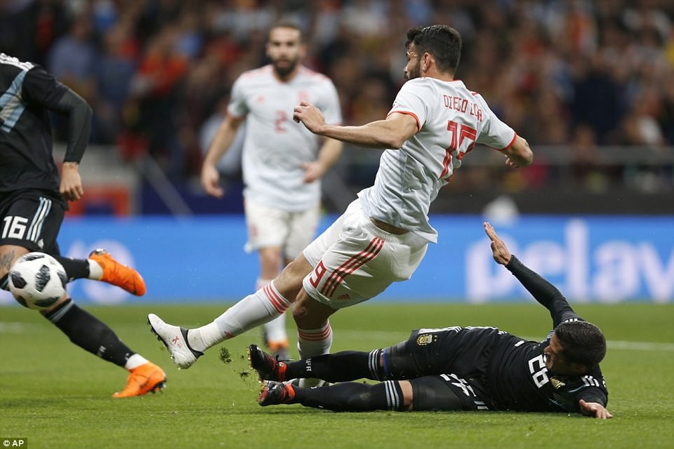 Tây Ban Nha hạ Argentina với tỷ số tennis trong ngày Messi vắng mặt - 15
Diego Costa ghi 1 bàn, trong lần hiếm hoi được đá chính ở tuyển Tây Ban Nha