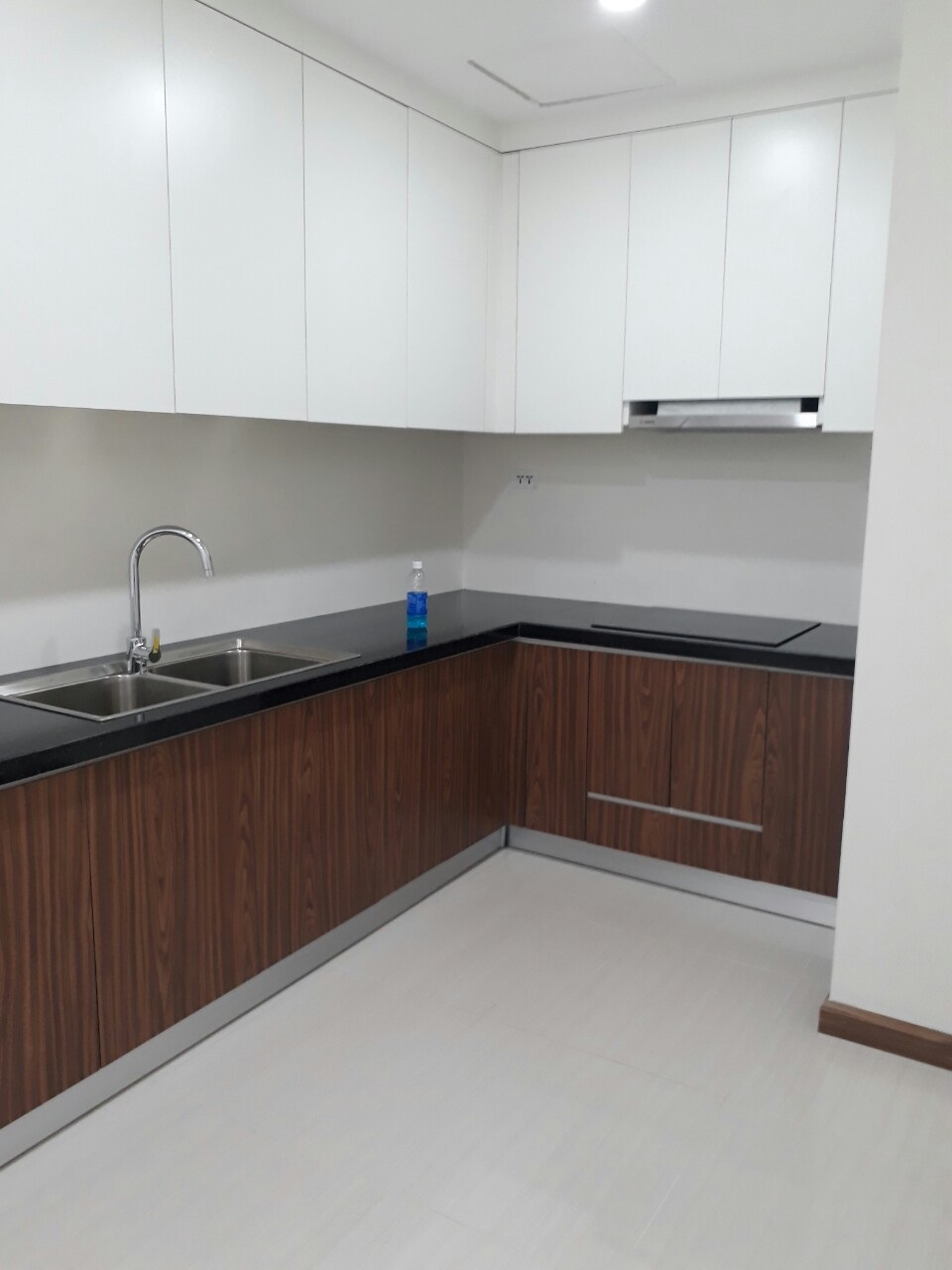 Vinata Tower ngã tư BigC Thăng Long cam kết bàn giao tháng 6/2018 - 3
Vinata Tower đang hoàn thiện các hạng mục nội thất chuẩn bị bàn giao