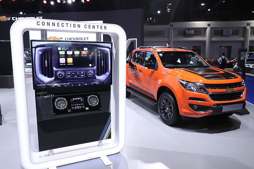 Chevrolet Colorado có thêm nhiều phụ kiện làm đẹp - 4
Mô tả công nghệ mới trên hệ thống giải trí MyLink của Colorado trong triển lãm đang diễn ra tại Bangkok