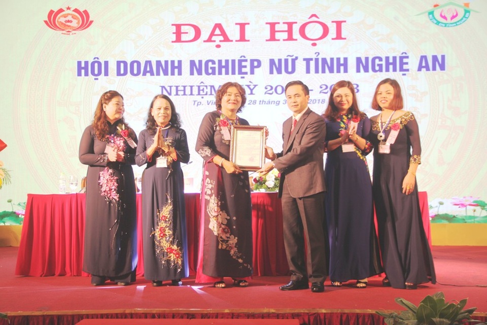 Hơn 300 nữ doanh nhân doanh nghiệp hỗ trợ nhau vì sự bình đẳng - 2 Doanh nghiệp khai thác và chế biến đá ở Quỳ Hợp là một trong những Hội viên nữ doanh nghiệp tỉnh Nghệ An.