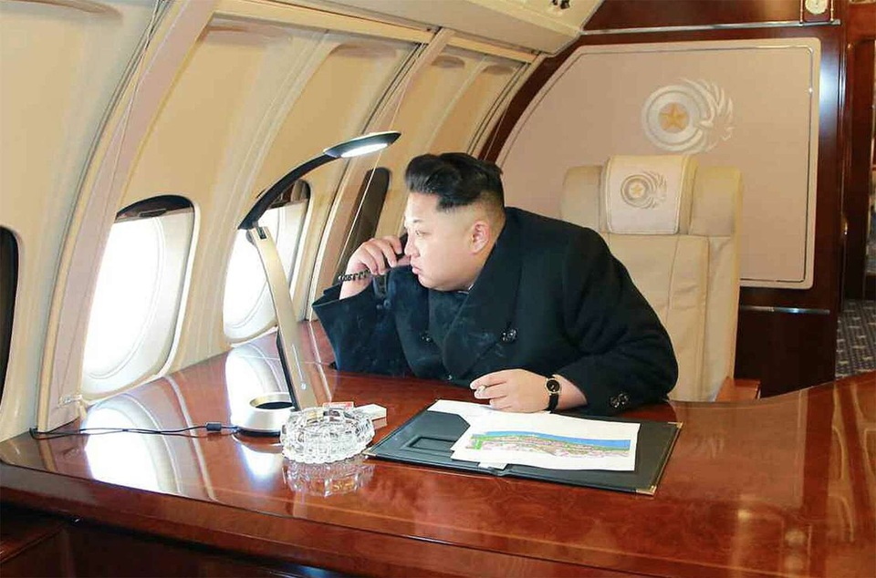Ông Kim Jong-un ngồi trên máy bay IL-62M VVIP trong chuyến đi thị sát tại Triều Tiên (Ảnh: KCNA)