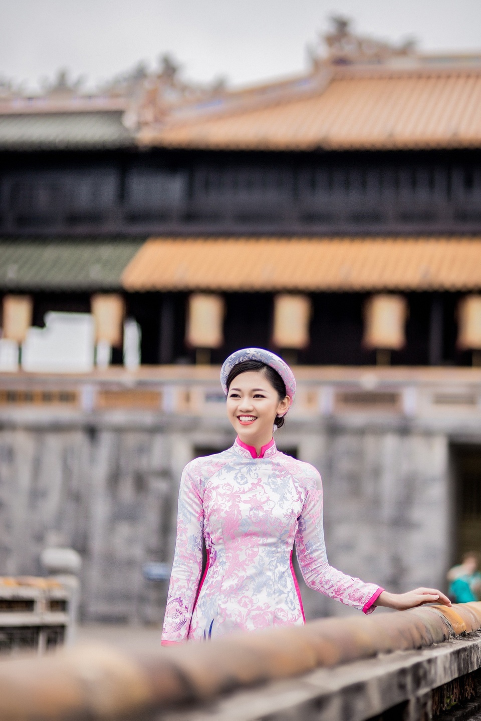Á hậu Thanh Tú hé lộ tham gia cuộc thi sắc đẹp thế giới cuối năm - 7 Khi được hỏi, công chúng vẫn thường nhận xét về Thanh Tú khá nhạt, Thanh Tú nói gì về điều này, cô cho biết: “Tú không buồn mà lấy điều đó làm động lực cố gắng. Trong trường hợp bạn không biết nhiều thông tin vê một người không có nghĩa là người ấy dừng lại hết tất cả các hoạt động. Chỉ là lĩnh vực họ yêu thích có thể không nằm trong phạm vi bạn quan tâm. Tú vẫn hàng ngày cố gắng hết mình để theo đuổi những đam mê và cố gắng xứng đáng với danh hiệu mà mọi người đã dành tặng”.