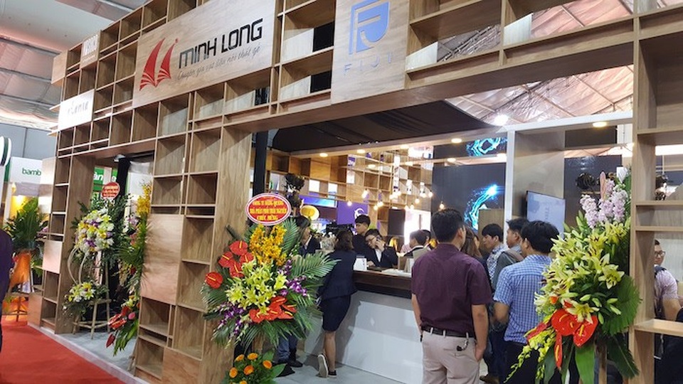 Gỗ Minh Long giới thiệu dòng sản phẩm mới tại VIETBUILD Hà Nội 2018 - 1 Là một nhà cung cấp vật liệu nội thất gỗ công nghiệp tại Việt Nam trong hơn 10 năm qua, Công ty Minh Long đã giới thiệu ra thị trường các sản phẩm tấm vật liệu phủ Melamine (MFC, MFM, MFP), Laminates, Acrylic, VFB, SGP…