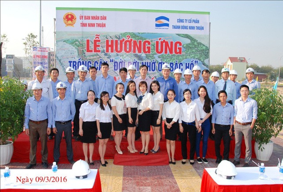 CBNV Công ty CP Thành Đông Ninh Thuận – Hacom Holdings trong lễ hưởng ứng trồng cây nhớ ơn Bác Hồ tại Ninh Thuận năm 2017.