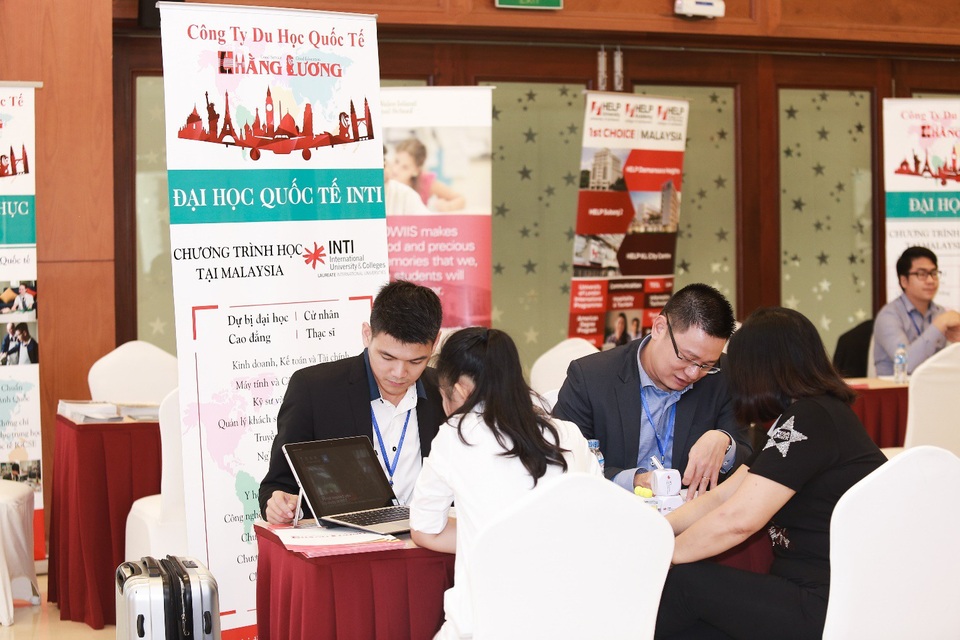 Bùng nổ ưu đãi và học bổng trong triển lãm "Your Future Starts Right Here IV" 2018 - 2
Cập nhật trực tiếp thông tin mới nhất, chính xác nhất cho việc du học