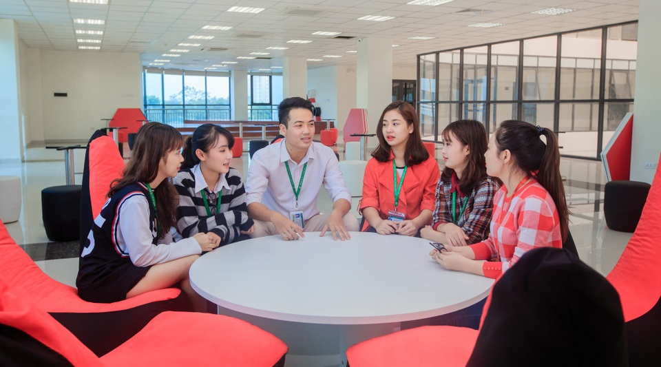 Năm 2018: Trường ĐH Y tế Công cộng tuyển sinh 4 ngành với 360 chỉ tiêu - 3
Sinh viên Trường Đại học Y tế công cộng năng động, tự tin và đáp ứng tốt các yêu cầu của các nhà tuyển dụng. Trên 80% sinh viên của Trường Đại học Y tế công cộng tìm được việc làm phù hợp ngay sau khi tốt nghiệp.