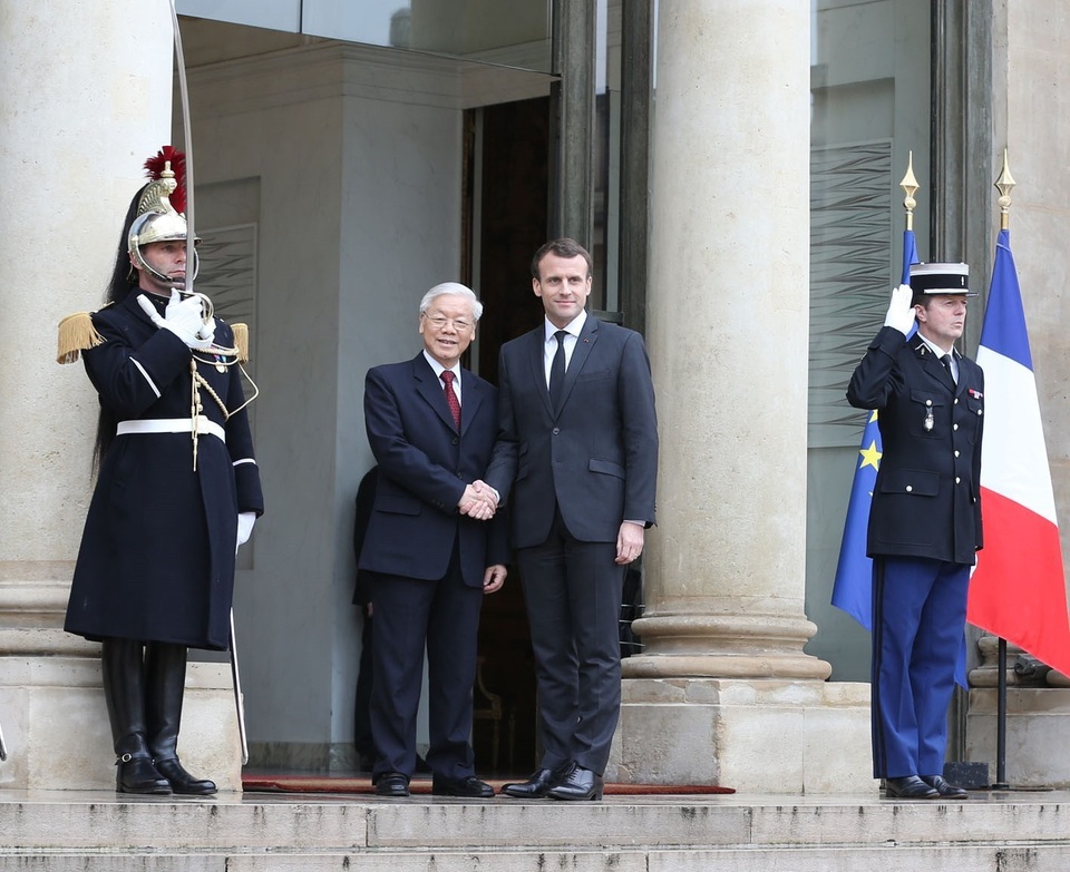 Tổng Bí thư Nguyễn Phú Trọng hội đàm với Tổng thống Pháp Emmanuel Macron - 1
Tổng thống Cộng hòa Pháp Emmanuel Macron đón Tổng Bí thư Nguyễn Phú Trọng