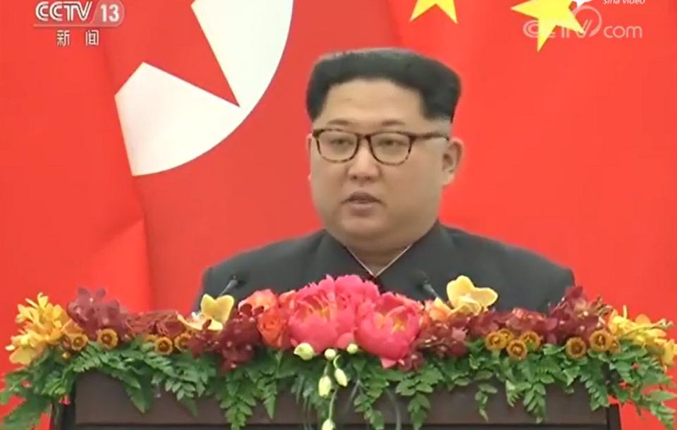 Hình ảnh chuyến thăm lịch sử của ông Kim Jong-un tới Trung Quốc - 9 Ông Kim Jong-un cho biết việc ông chọn Trung Quốc làm điểm đến trong chuyến công du nước ngoài đầu tiên thể hiện mong muốn đưa mối quan hệ truyền thống giữa hai nước tiếp tục tiến xa hơn, đồng thời cũng cho thấy sự trân trọng của nhà lãnh đạo Triều Tiên đối với tình hữu nghị song phương. (Ảnh: CCTV)