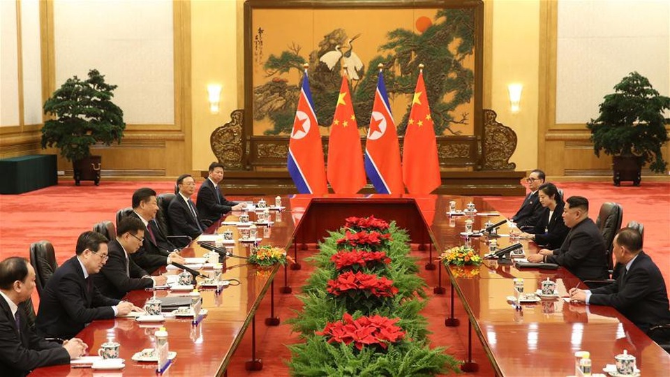 Hình ảnh chuyến thăm lịch sử của ông Kim Jong-un tới Trung Quốc - 6 Trong cuộc hội đàm giữa hai nhà lãnh đạo tại Đại lễ đường nhân dân Trung Quốc, Chủ tịch Tập Cận Bình và nhà lãnh đạo Kim Jong-un đã cùng trao đổi về nhiều vấn đề trong quan hệ song phương và quốc tế, đặc biệt là tình hình bán đảo Triều Tiên hiện nay. (Ảnh: Tân Hoa Xã)