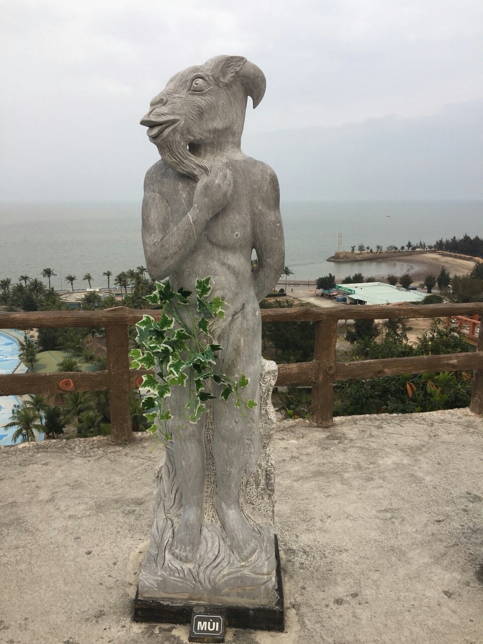 Bị phản đối, tượng 12 con giáp tháo bikini che chắn bằng lá cây - 7 Những hình ảnh mới nhất của loạt tượng 12 con giáp ở Hải Phòng gây tranh cãi