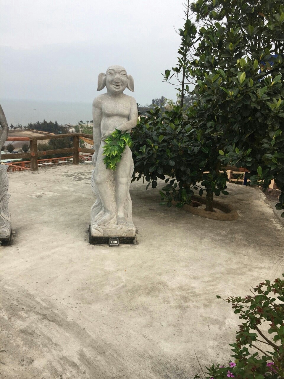 Bị phản đối, tượng 12 con giáp tháo bikini che chắn bằng lá cây - 6 Bị phản đối, tượng 12 con giáp tháo bikini che chắn bằng lá cây - 6