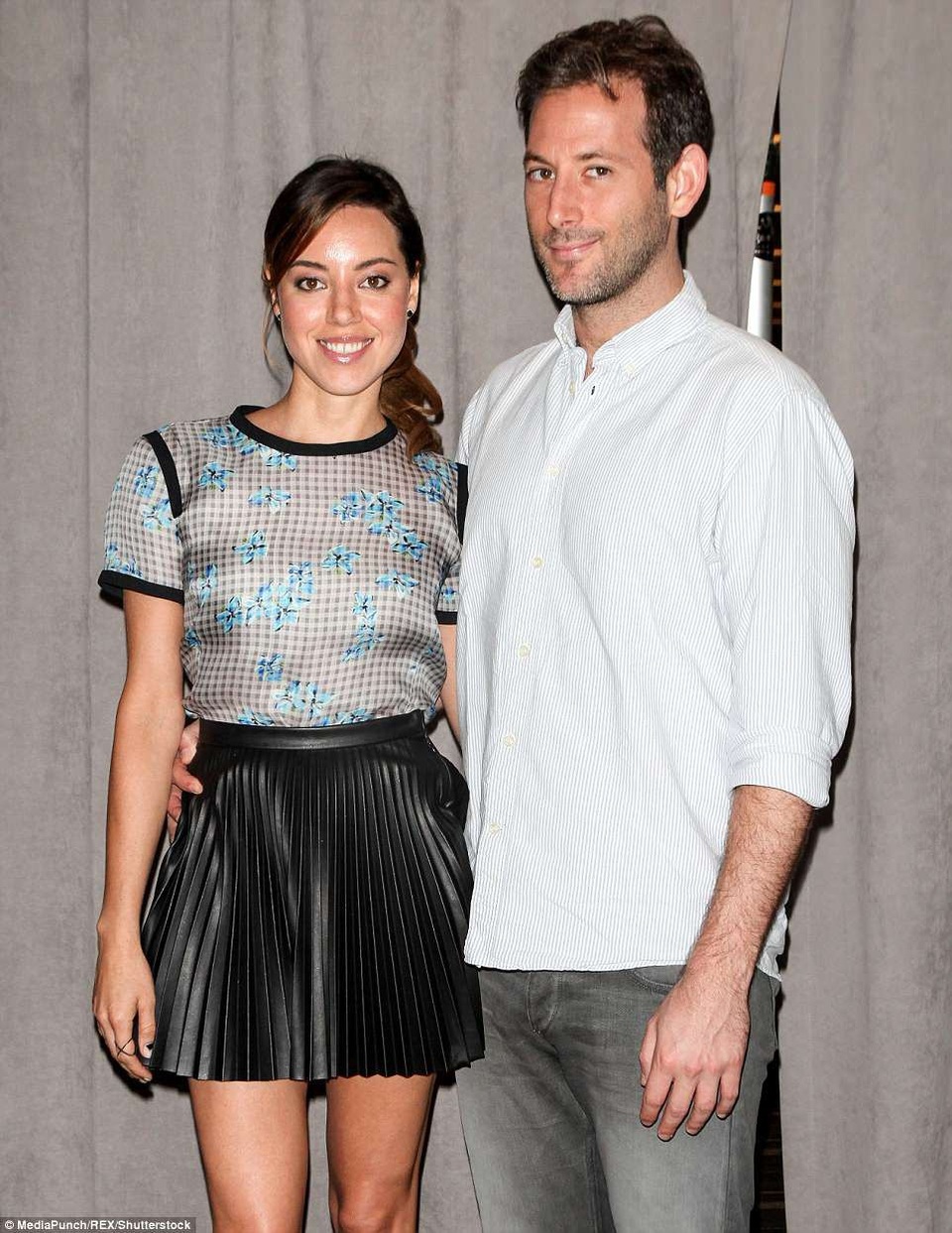 
Aubrey từng hẹn hò với nhà viết kịch Jeff Baena, 40 tuổi.
