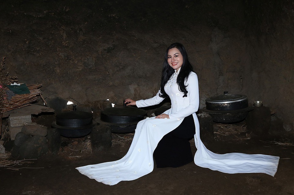 Hoa Hậu Trần Huyền Nhung ghi hình tại Hàn Quốc để chuẩn bị cho cuộc thi Nữ Hoàng - Ảnh 3. Hoa Hậu Trần Huyền Nhung ghi hình tại Hàn Quốc để chuẩn bị cho cuộc thi Nữ Hoàng - Ảnh 3.