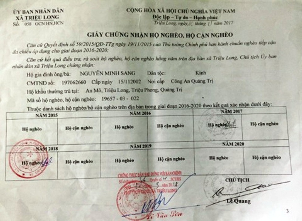 Mắc bệnh thận, cháu trai đếm sự sống từng ngày trong đau đớn - 7 Giấy xác nhận hộ nghèo của UBND xã cấp cho gia đình anh Sang, chị Hảo