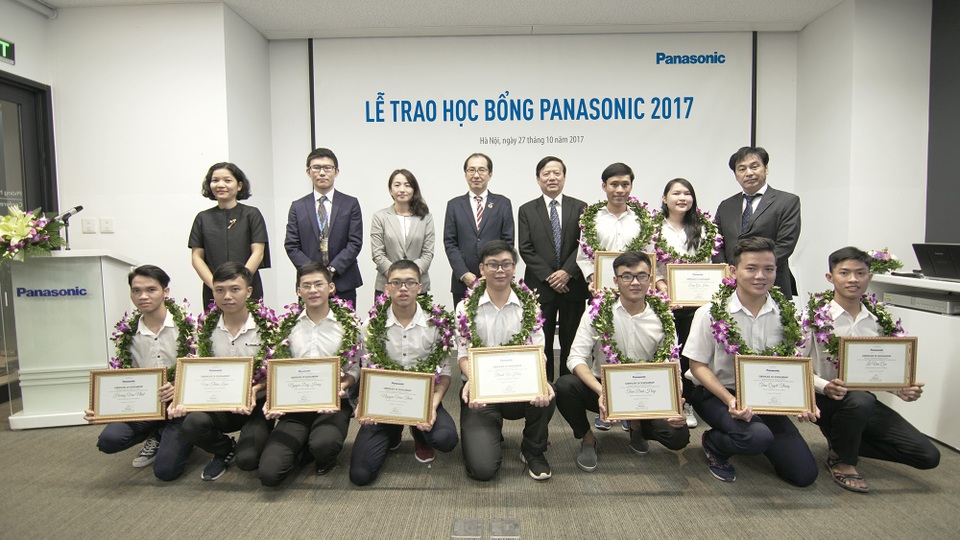 Tìm kiếm sinh viên tài năng Việt, chương trình Học bổng Panasonic 2018 chính thức khởi động - 1
Lễ trao học bổng Panasonic 2017.