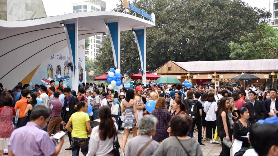 Trong đó, sau 3 ngày đã có khoảng 60 nghìn lượt người đến tham quan và mua các sản phẩm du lịch, dự kiến khi kết thúc hội chợ là hơn 70.000 người