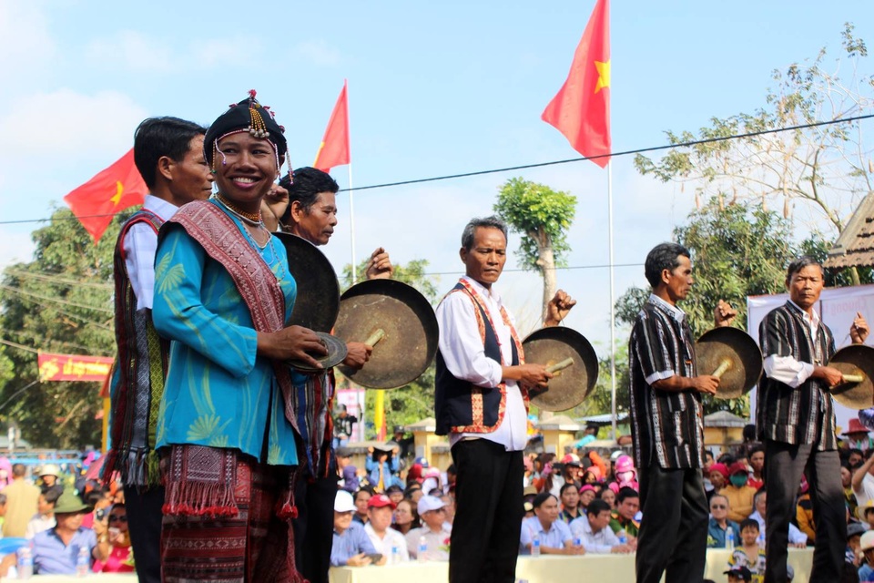 Đặc sắc lễ hội “Trống đôi, cồng ba, chiêng năm” của người đồng bào Ê đê – Chăm – Ba Na - 4 Nét đẹp của người phụ nữ đồng bào