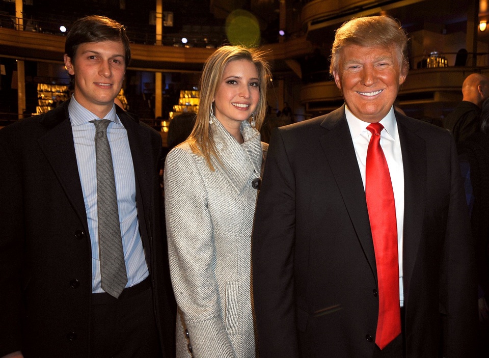 Rộ tin đồn ông Trump muốn cho con gái và con rể nghỉ việc ở Nhà Trắng - 1
Tổng thống Mỹ Donald Trump cùng con gái và con rể (Ảnh: FilmMagic)