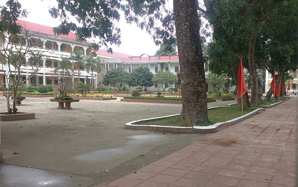 Trường cho học sinh nghỉ học đi giao lưu: Còn tùy tiện trong thực hiện giờ giấc làm việc - 1 Trường THPT Ba Đình cho học sinh nghỉ học trong giờ chính khóa