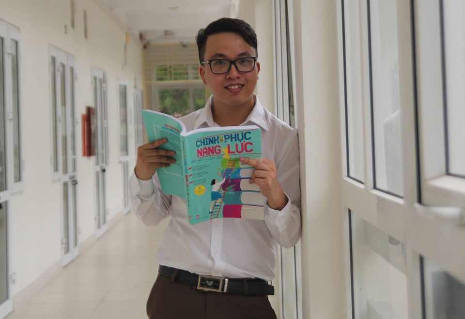 10 bí kíp giành điểm cao môn Văn kì thi THPT quốc gia 2018 - 1
Thầy Trịnh Quỳnh (giáo viên Ngữ Văn Trường THPT Lương Thế Vinh, Nam Định) - tác giả bài viết.