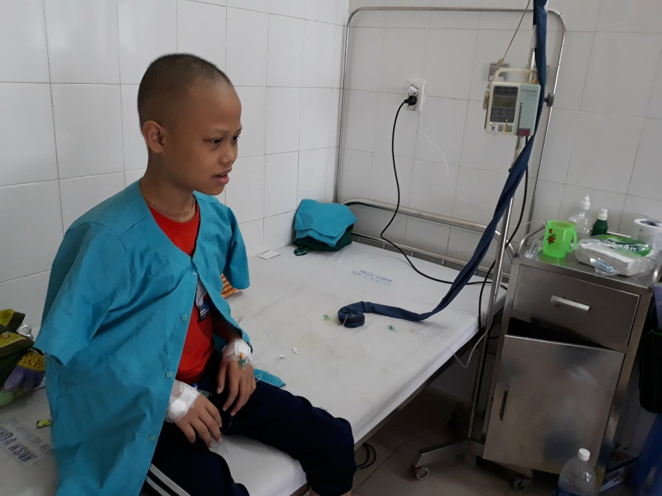 Cha đau nhói khi nghe con hỏi: "Con bớt bệnh chưa ba ?" - 1 Cháu Thông đang điều trị tại Bệnh viện Phụ sản - Nhi Đà Nẵng