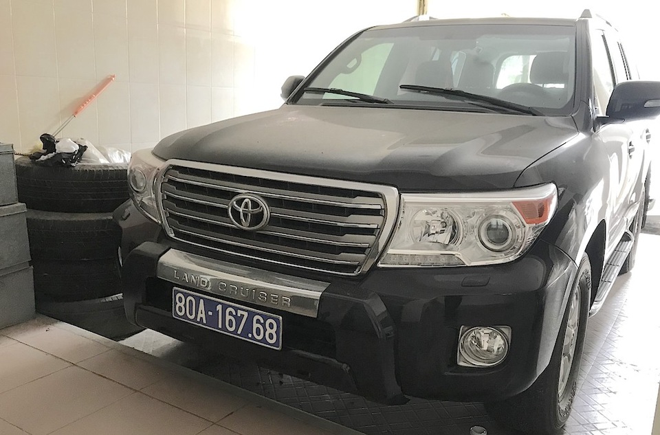 Thông báo đấu giá 3 lần, 2 xe sang doanh nghiệp tặng tỉnh Nghệ An vẫn “ế” - 1 Chiếc xe hiệu Toyota Land Cruiser XV sản xuất năm 2014 mang BKS 80A-167.68 (UBND tỉnh Nghệ An sử dụng).