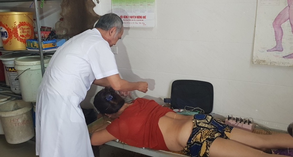 Đóng cửa phòng khám đông y, quầy thuốc không phép - 1 Tại thời điểm kiểm tra, Phòng chuẩn trị Đông y không phép đang hoạt động.