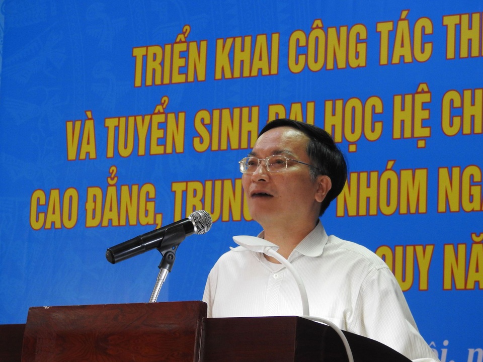 Hà Nội: Một học sinh kí thay cả lớp khi nộp hồ sơ ĐKDT - 1 Ông Phạm Văn Đại, Phó Giám đốc Sở GD&ĐT Hà Nội lưu ý các Hiệu trưởng cần nắm rõ quy chế thi THPT quốc gia.