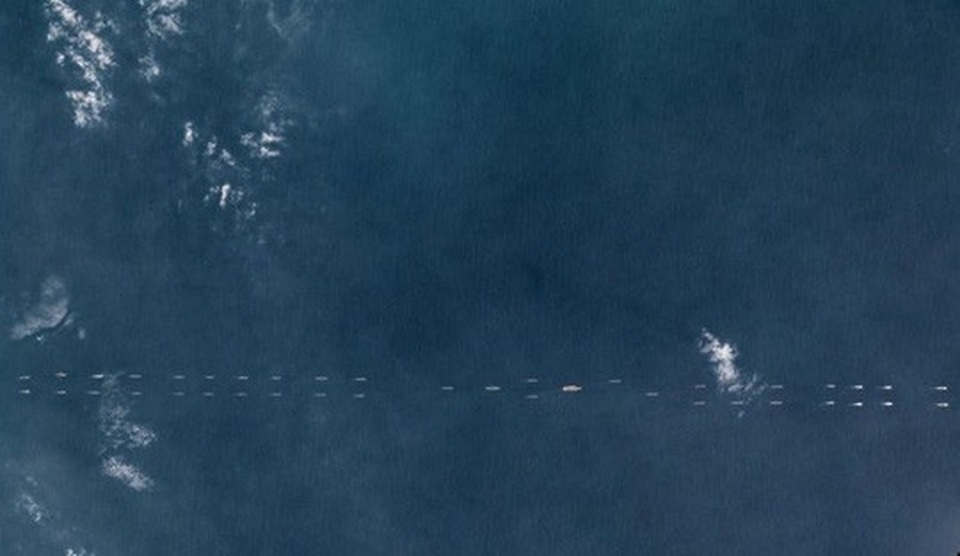 Trung Quốc giấu thông tin tàu Liêu Ninh ở biển Đông - 1
Hình ảnh vệ tinh của Planet Labs Inc cho thấy nhóm tàu sân bay Trung Quốc tập trận ở ngoài khơi đảo Hải Nam. Ảnh: Reuters
