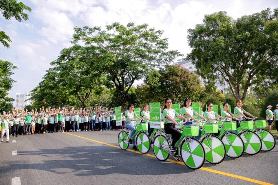 Trong không khí ban mai của ngày cuối tuần, hàng chục ngàn người dân cùng các thành viên Herbalife Việt Nam đã có mặt tại những đường chạy trên khắp đất nước chuẩn bị cho Ngày chạy vì sức khỏe toàn dân 2018