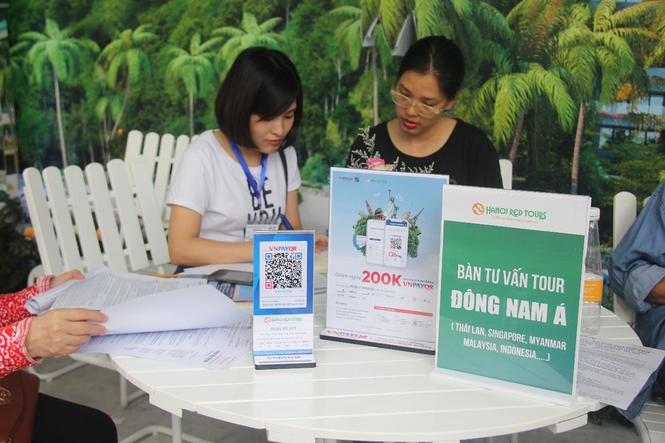 VITM 2018: Các doanh nghiệp Việt Nam đón đầu xu hướng Du lịch 4.0 - 2 Mã VNPAYQR đặt tại gian hàng của Hanoi RedTours
