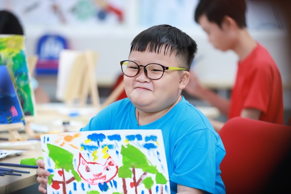 Vượt khỏi giới hạn "học tiếng Anh" để nâng cao khả năng ngoại ngữ - 2 Mùa hè của trẻ càng thêm lý thú khi con cùng các bạn chơi đùa cùng nghệ thuật, thể thao… hay hòa mình thiên nhiên trong các chuyến thăm nông trại và dã ngoại.