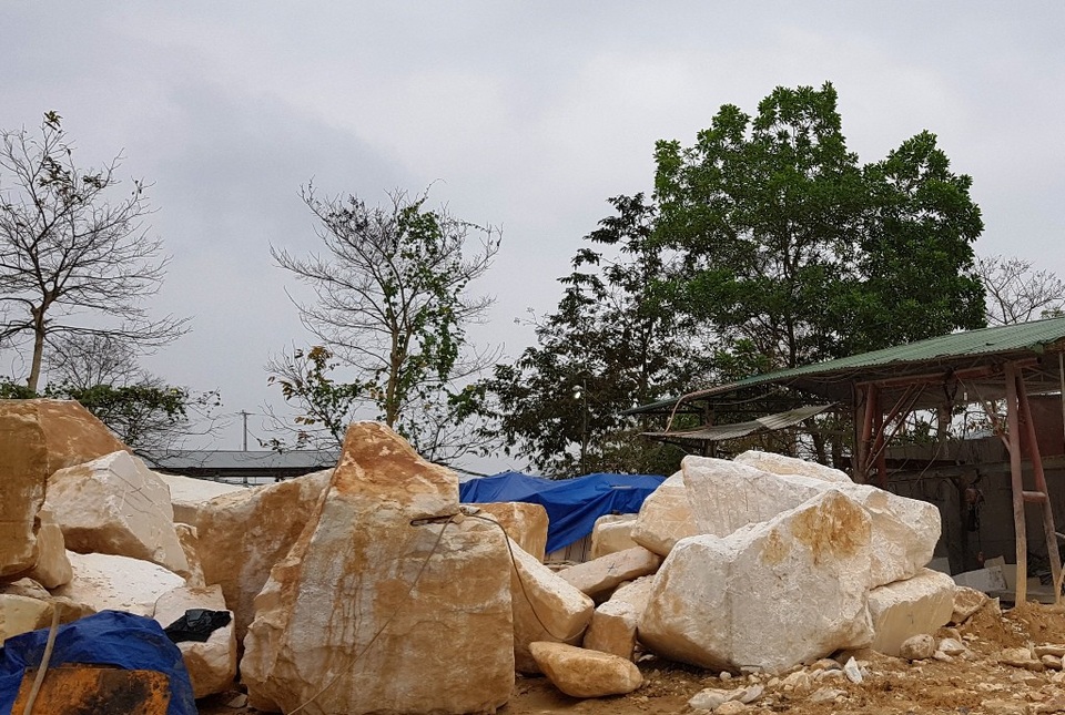 Hiện nay nhiều công ty, nhà xưởng lấy đá về được nhưng không thể sản xuất và nguy cơ phải đóng cửa là hiện hữu.