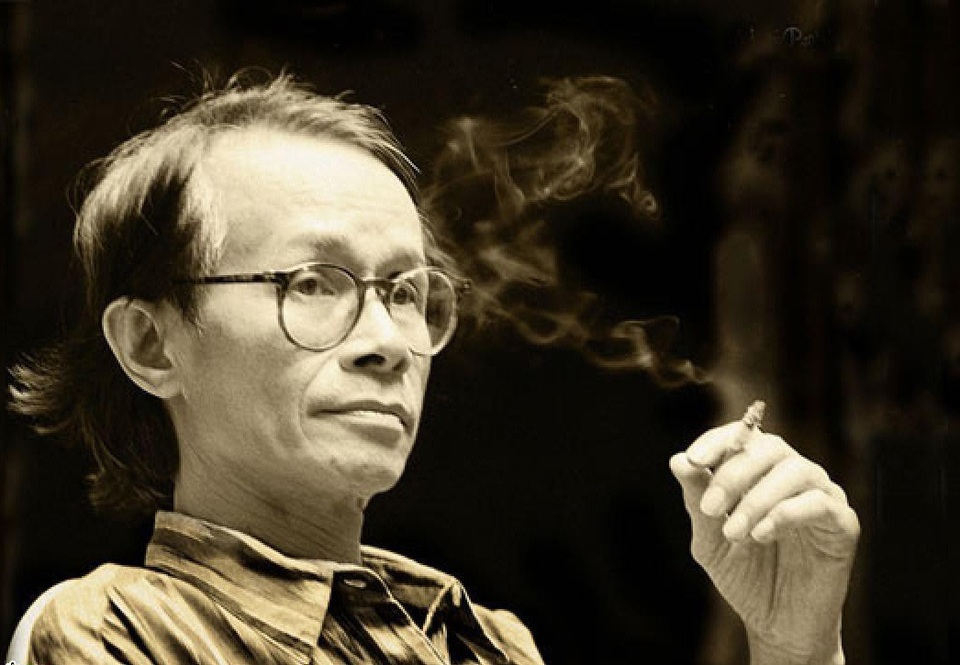 Hồng Nhung: “Trịnh Công Sơn mời tôi đi ăn phở sau lần đầu tiên hát cho anh nghe” - 1 Nhạc sĩ Trịnh Công Sơn (28/2/1939 – 1/4/2001) được coi là một trong những nhạc sĩ lớn nhất của âm nhạc đại chúng. Hiện nay chưa có thống kê chính xác về số tác phẩm để lại của ông ước đoán con số không dưới 600 ca khúc. Nhạc của Trịnh Công Sơn được nhiều ca sĩ thể hiện, nhưng thành công hơn cả là Khánh Ly và Hồng Nhung. Ngoài ra, ông còn được xem là một nhà thơ, một họa sĩ, một ca sĩ và một diễn viên không chuyên.