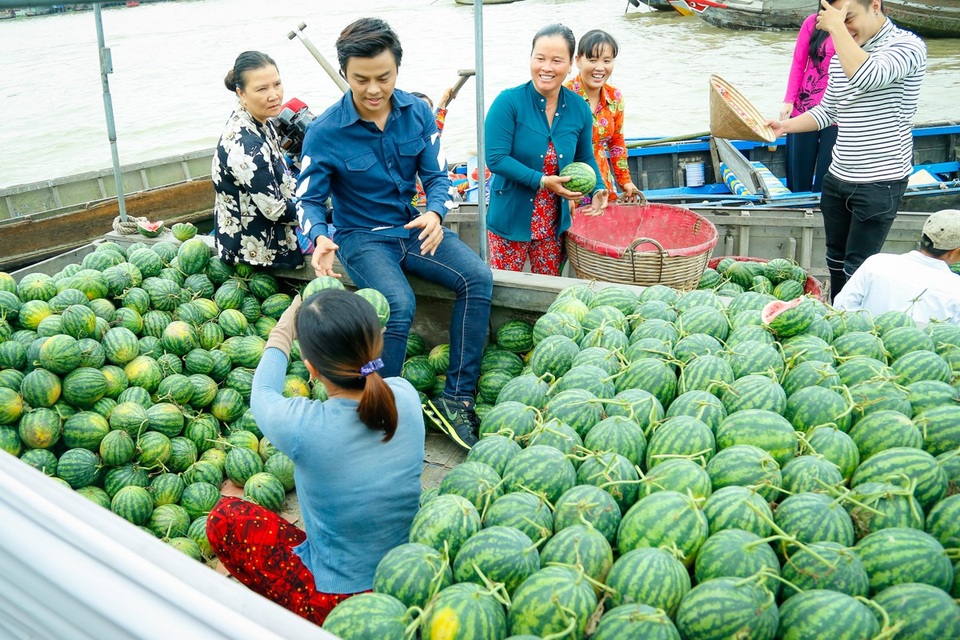 Nghệ sĩ Phượng Loan, Võ Minh Lâm hát vọng cổ trên Chợ nổi Cần Thơ - 2