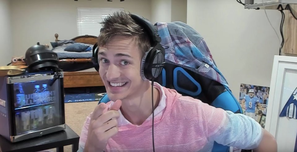 Ngồi nhà chơi điện tử, kiếm hơn 11 tỷ đồng/tháng - 1 Tyler “Ninja” Blevins kiếm hơn 500.000 USD (tương đương gần 11,4 tỷ đồng) mỗi tháng chỉ nhờ ngồi nhà chơi điện tử và phát trực tiếp trên kênh Twitch. (Nguồn: BI)