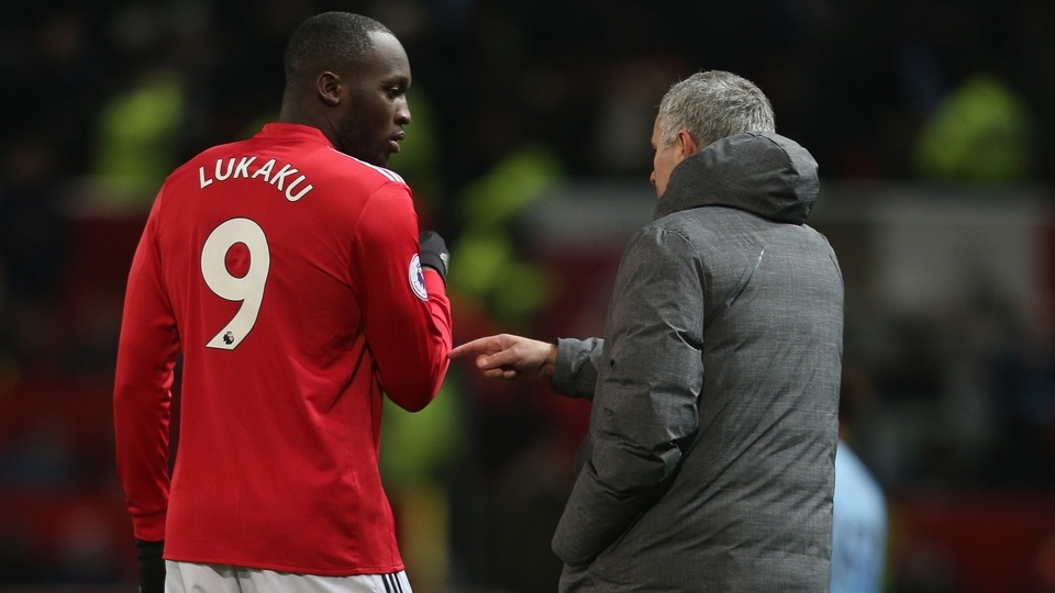 Mourinho: "MU không mua tiền đạo thế chỗ Ibrahimovic" - 1
Lukaku (trái) vẫn là sự lựa chọn số 1 của Mourinho cho vị trí số 9