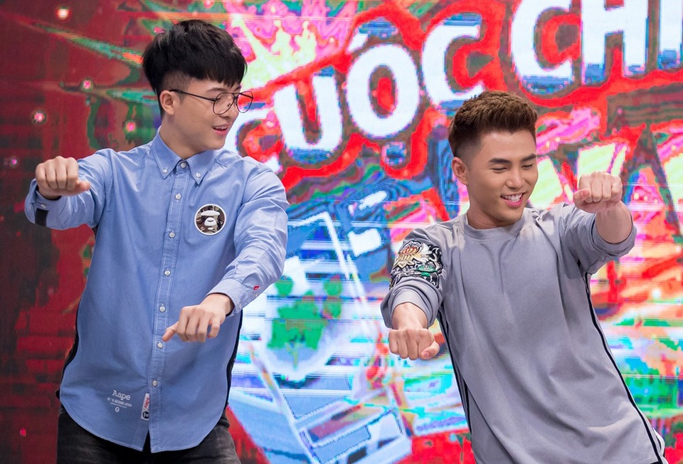 Harr Lu còn có những điệu nhảy đáng yêu với MC chương trình là ca sĩ Will của nhóm 365.