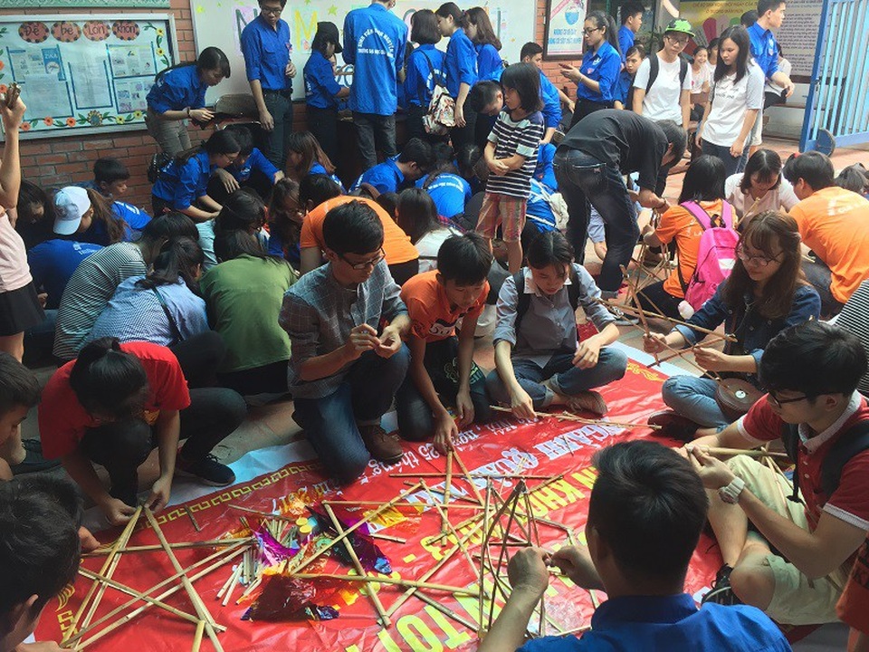 Sinh viên tình nguyện tiếp lửa tri thức tới làng trẻ em SOS Hà Nội - 2 Sinh viên tình nguyện tiếp lửa tri thức tới làng trẻ em SOS Hà Nội - 2