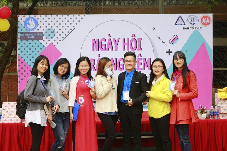 Sinh viên tình nguyện tiếp lửa tri thức tới làng trẻ em SOS Hà Nội - 6 Ban tổ chức Ngày hội trải nghiệm.