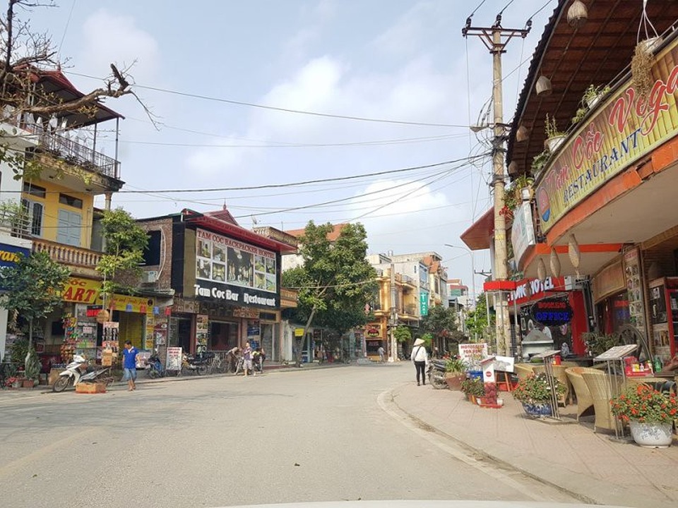 Khách Tây bị lái đò Tam Cốc chặn đường đòi tiền “típ”: Con sâu làm rầu nồi canh! - 1 Khu du lịch Tam Cốc - Bích Động xã Ninh Hải, huyện Hoa Lư, Ninh Bình.