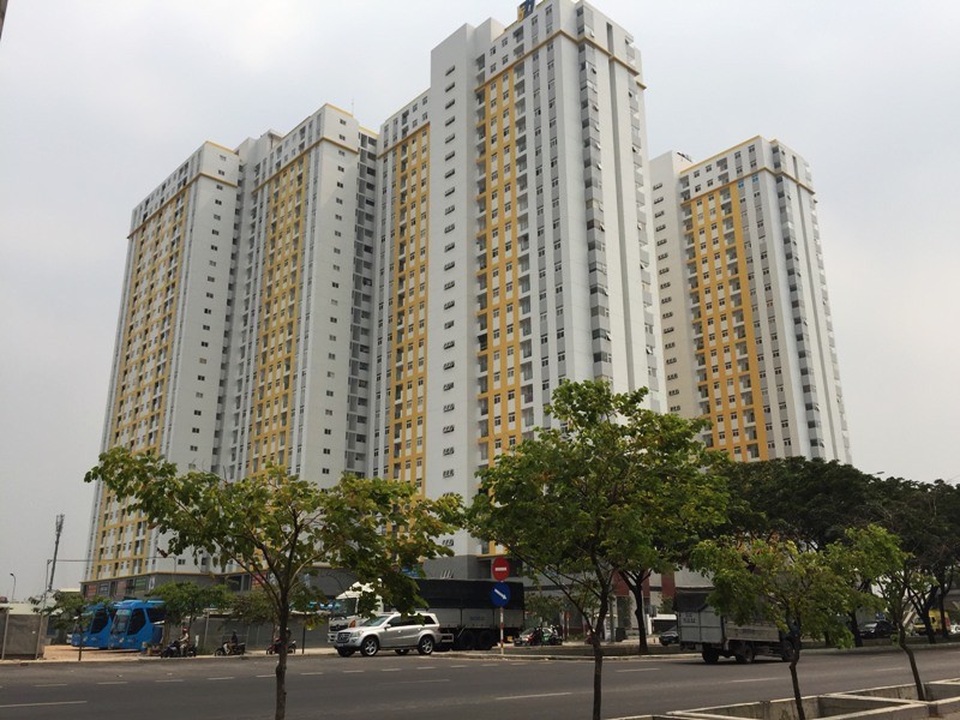 Sau thảm họa Carina, sale căn hộ “đuối” vì... giải trình về phòng cháy chữa cháy - 1 Thị trường mua bán căn hộ tại TPHCM có thể sẽ ảm đạm khoảng 3 tháng sau vụ cháy khinh hoàng tại chung cư Carina.