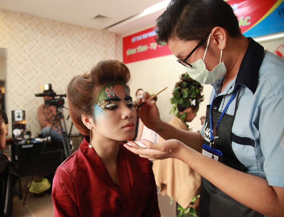 
Các thí sinh đều dưới 21 tuổi đã được đào tạo nghề. 2 thí sinh đạt điểm cao nhất ở bộ môn này sẽ dự thi cấp quốc gia.
