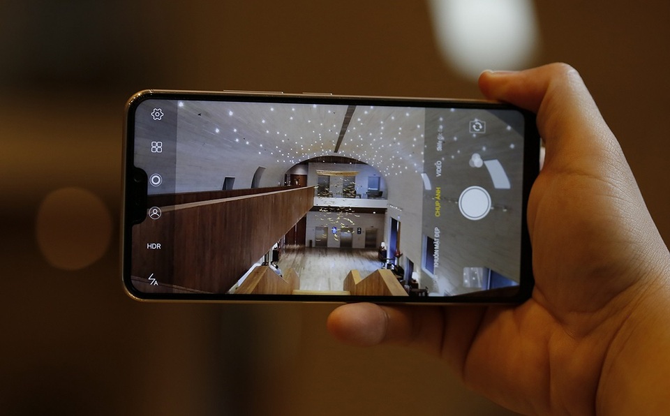 Smartphone "tai thỏ" Vivo V9 chính thức ra mắt, giá 7,9 triệu đồng - 3