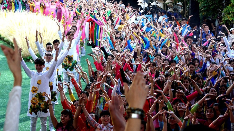 Hào hứng thực hiện màn đồng diễn