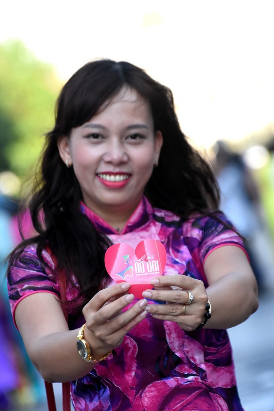 Những tà áo dài Việt Nam góp phần làm đẹp hình ảnh TPHCM trong mắt du khách với sự thân thiện vốn có