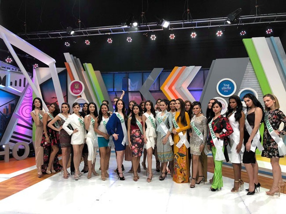 Hương Giang đẹp rực rỡ ghi hình cho đài truyền hình Thái Lan - 6