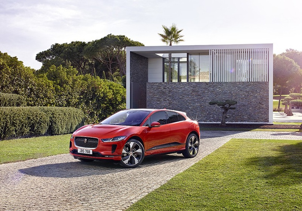SUV chạy điện đầu tiên của Jaguar đáng giá bao nhiêu? - 5